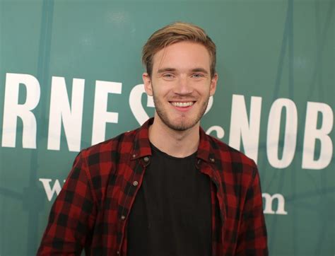 PewDiePie calls for end to "subscribe to PewDiePie" meme following New