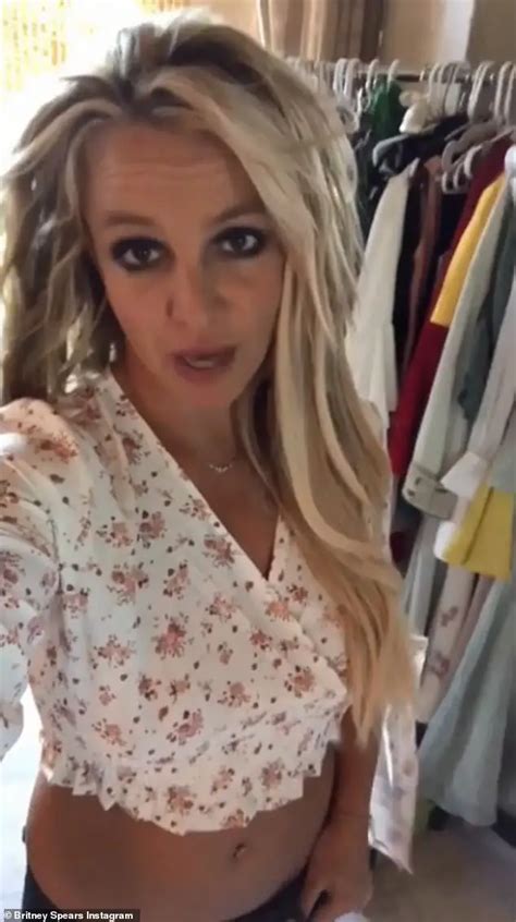 Britney Spears Shows Off Sexy Body In Bikini Al Bawaba