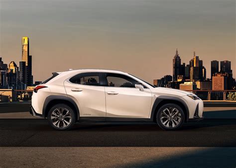 New Lexus Ux 200 2023 Luxury Photos Prices And Specs In Kuwait