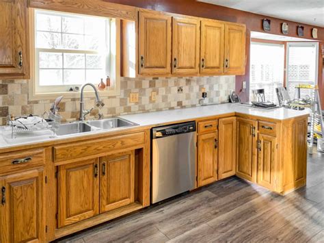 Oak Kitchen Cabinets Make Your Kitchen Look Classy And Appealing