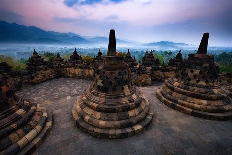 Sejarah berdirinya candi borobudur diperkirakan di sekitar masa tahun 750 masehi. Paket Wisata Jogja Tour: Borobudur-Prambanan-Ratu Boko
