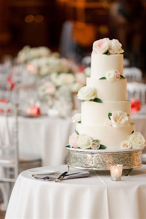Round White Fondant Wedding Cake With Roses