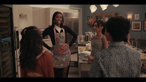 Gucci Apron Of Coco Jones As Hilary Banks In Bel Air S01e06 The