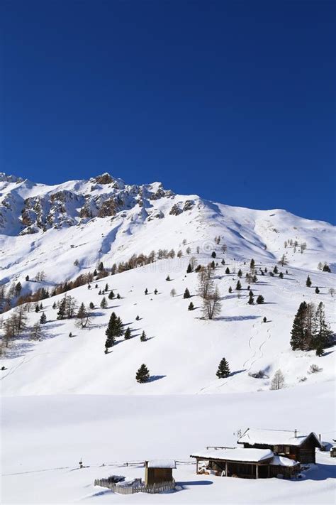 Montagne Innevate In Trentino Alto Adige Montagne Nellinverno