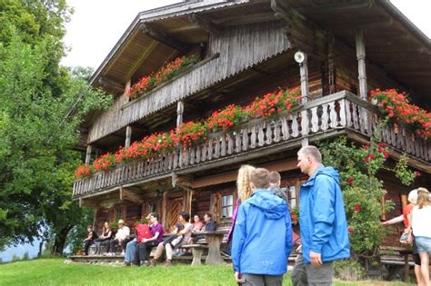 Die serie wird seit 2008 im orf 2 und im zdf ausgestrahlt. Unsere Tour zum Gruberhof | Der Bergdoktor - Offizieller ...