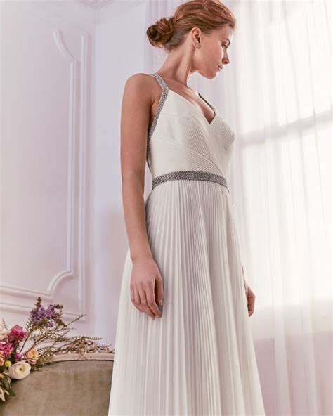 From wedding guest dresses and bridesmaid shoes to groom suits and bridal accessories, you'll find everything you need to look the part, whatever your part. Ted Baker Custom Made Preowned Wedding Dress on Sale 68% ...