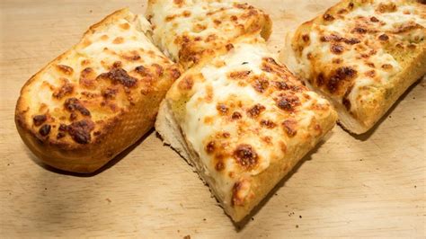 Cheesy Garlic Bread Recipe How To Make Garlic Bread At Home Maggi