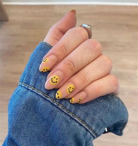 Flowers Smiley Faces And Abstract Art Are All Major Nail Trends This