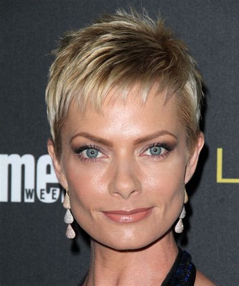 Jaime Pressly Short Straight Blonde Hairstyle With Layered Bangs