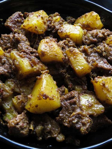 Slow-cooked Indian beef and potato curry. | Island smile