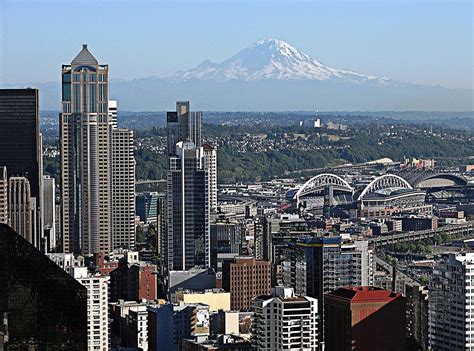 Forget Fuji Seattle Has Mount Rainier Travelmag