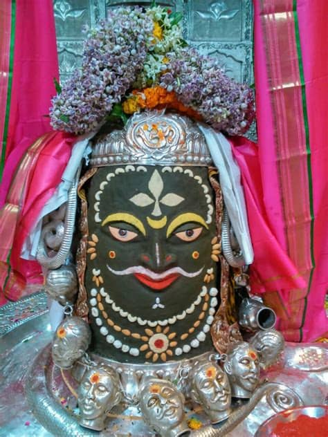 ना गिनकर देता है, ना तोलकर देता है, जब भी मेरा #महाकाल देता है. Mahakaal Ujjain | Lord shiva hd wallpaper, Shiva wallpaper ...