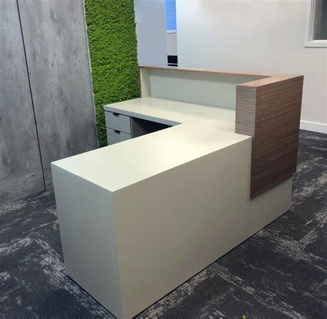 Los Angles L Shape Reception Desk In Custom Finishes Etsy Mostradores Recepcion Muebles De