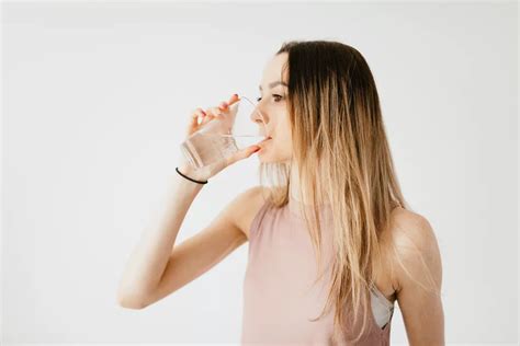 7 Signs That Youre Dehydrated Listen To Your Bodys Cry For Water