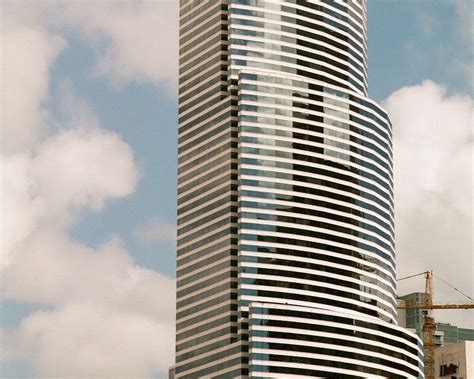 Downtowns Iconic Miami Tower Has Sold For 220 Million