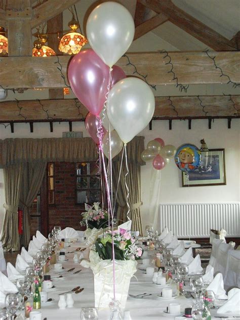 These simple balloon centerpieces are really individual balloons attached to balloon sticks. Balloon Decoration Ideas - Decoration Ideas
