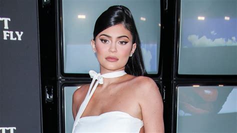 Kylie Jenner Deletes Controversial Video Of Her Bugatti Chiron Robb