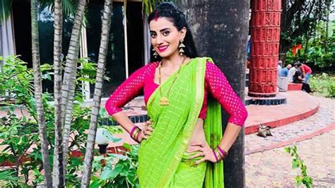 Bhojpuri Beauty Akshara Singh Sizzles In A Green Saree See Pic Bhojpuri News Zee News
