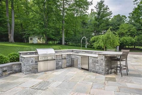 Heres Another Free Standing Outdoor Kitchen With Large L Shaped Stone