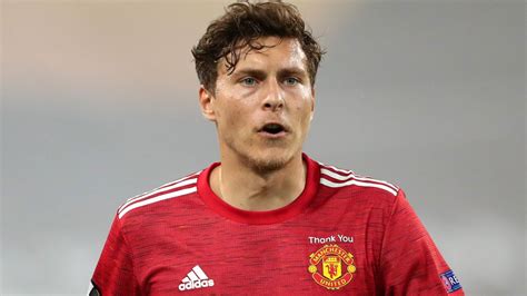 Manchester United Defender Victor Lindelof Catches Thief In Sweden Football News Sky Sports