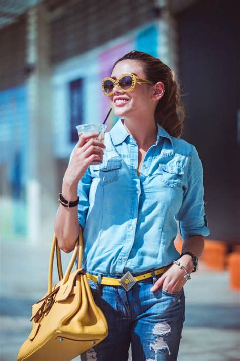 Thanh tra việc dn xuất khẩu lao động thu và chuyển tiền môi giới ra nước ngoài. Võ Hoàng Yến khác lạ với mặt mộc, tóc ngắn