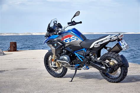 La bmw r 1250 gs 2021 celebra su 40 aniversario con una actualización para seguir siendo la referencia dentro del segmento de motos trail de alta cilindrada. BMW R 1200 GS 2017 Infos, Bilder und Video