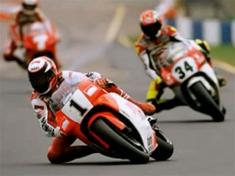 Pada tahun 2004 untuk kejuaraan motogp nsr250 (mc28) diganti dengan honda rs 250 rw. 500cc 2-Stroke MotoGP Epic Battles - DriveSpark