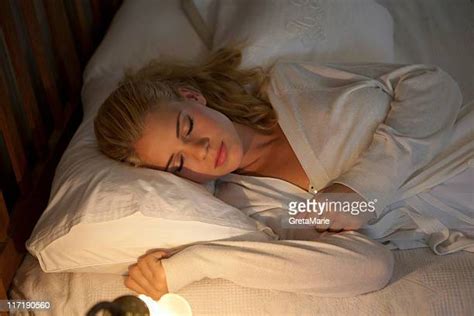 Blonde Women Asleep On Bed Photos Et Images De Collection Getty Images