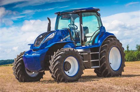 New Holland's futuristic methane-powered tractor wins big - Agriland.co.uk
