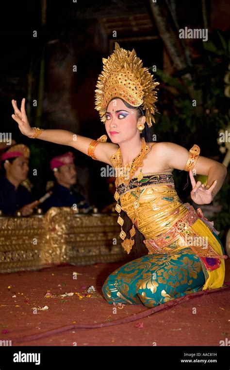 Traditional Dancer Bali Indonesia Stock Photo Alamy
