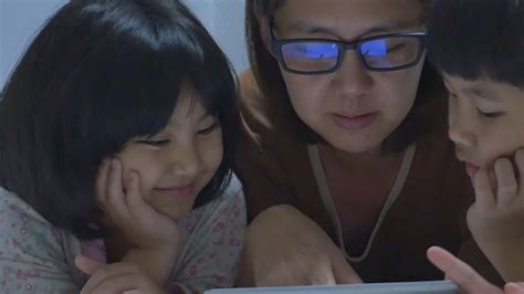 Japanese Mother Playing With Her Daughter Premium Photo Sexiz Pix
