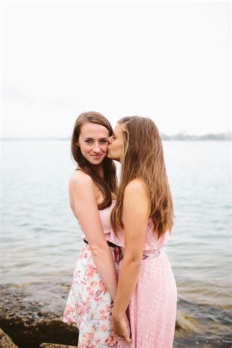 Pin By Zoë Muntz On Love Lesbian Wedding Photography Lesbian Bride Cute Lesbian Couples