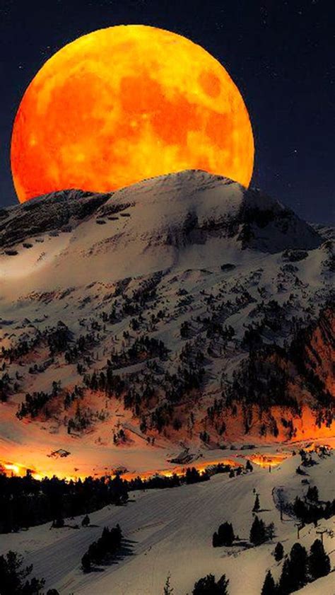 Blood Moon Over The Cascade Mountains In Oregon