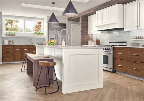 Family kitchen kitchen sink kitchen ideas. KraftMaid - UKDNY
