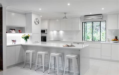 desain dapur minimalis warna putih