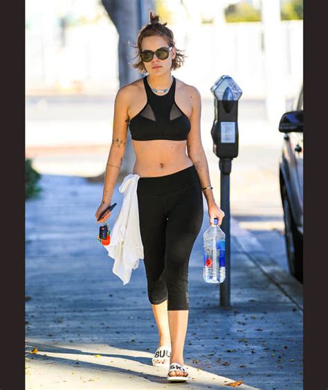 tallulah willis shows off her toned stomach in black crop top and leggings tallulah willis