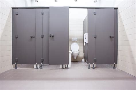This Is The Only Stall You Should Use In A Public Bathroom Bathroom Design Bathroom Stall