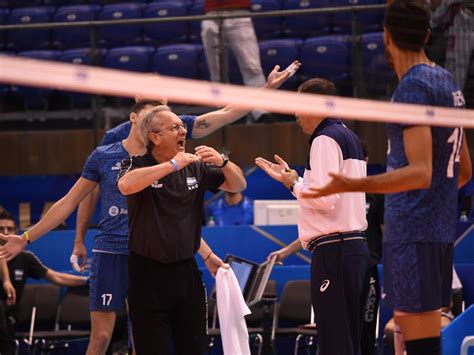 Wydaje się, że kinga byzdra, katarzyna koniuszaniec, alina wojtas i pozostałe bez większych kłopotów odniosą zwycięstwo. Polska - Argentyna 2:3. Trener Julio Velasco pokazywał ...