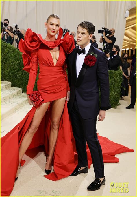 Photo Karlie Kloss Goes Red Hot For Met Gala 23 Photo 4623162 Just