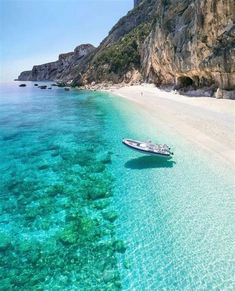 A Sardenha é Uma Ilha Do Mar Mediterrâneo Ocidental E Uma Região