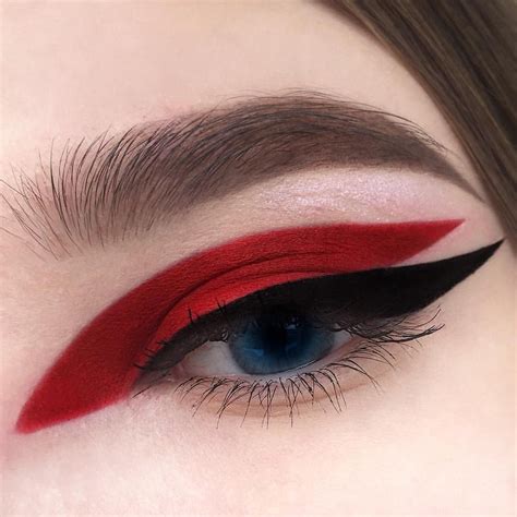11 Mesmerizing Abstract Makeup Looks You Have To Try