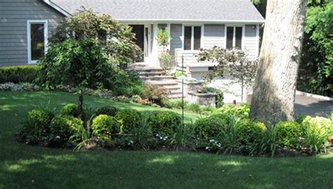 Some refer to ranch house plans as running a ranch others as bred or other purposes. Full Shade Landscaping Ideas For Front Yard Ranch House | Northeast Gardening: Small Front-Yard ...