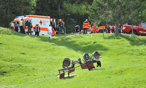 Zeugin von unfall auf görtschitztal straße gesucht. Zehn Verletzte bei Unfall mit Kutsche - tirol.ORF.at