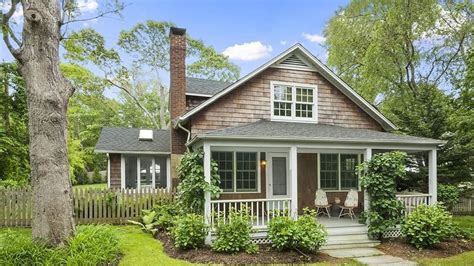 Tour A Cute Updated East Hampton Cottage Asking 125m Curbed Hamptons