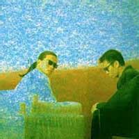 黃耀明（英語： anthony wong yiu ming ，1962年6月16日 － ），香港知名男歌手，以流行音樂組合達明一派主唱的身份最廣為人知，也是進念二十面體成員、人山人海（音樂製作公司）董事長、文藝復興基金會理事長、大愛同盟創始成員。 達明一派