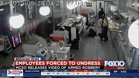Armed Robbers Force Waffle House Employees To Undress Youtube