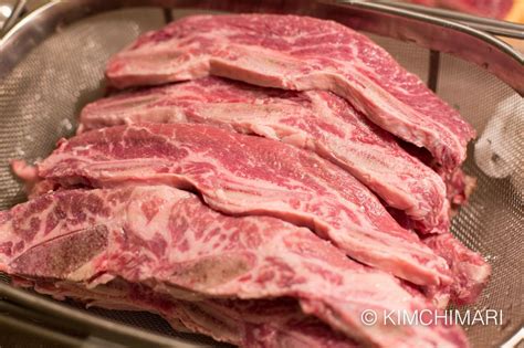 Marinated in a tangy kalbi style marinade for hours, this juicy short rib recipe is. Kalbi Korean short ribs draining | Baked bbq ribs, Short ...