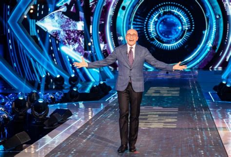 La quinta puntata del comedy show di rai2 sul palco dell'auditorium rai di napoli tutti gli ospiti si divertiranno con i tanti giochi del principale feel good show della tv, primo tra tutti la celebre. Grande Fratello Vip 5, anticipazioni, diretta, nominati ...