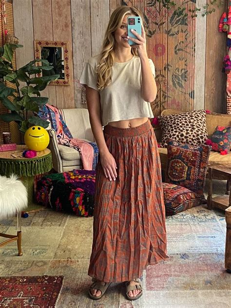 Skirt In A Bagmauve Floral In 2021 Hippie Outfits Hippie Style