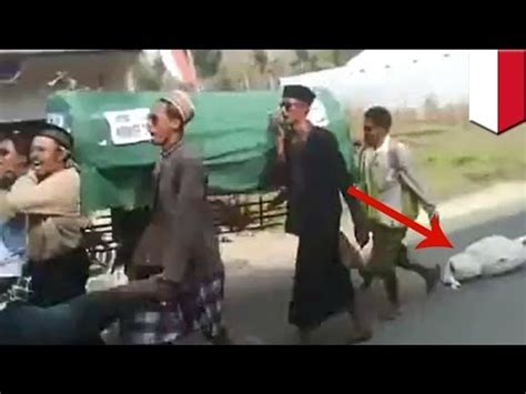 funny funeral fail video idiot pallbearers forget corpse during indonesia funeral procession